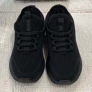 STARTER Women’s Black Mesh 
Jogger Sneakers